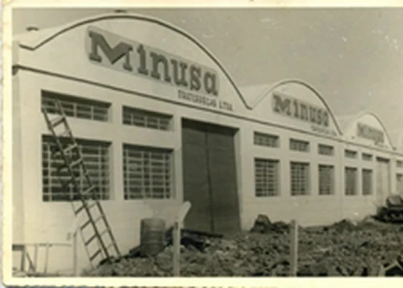 Em 24 de abril de 1968 a então Mecânica Kracick passa a se chamar Minusa.